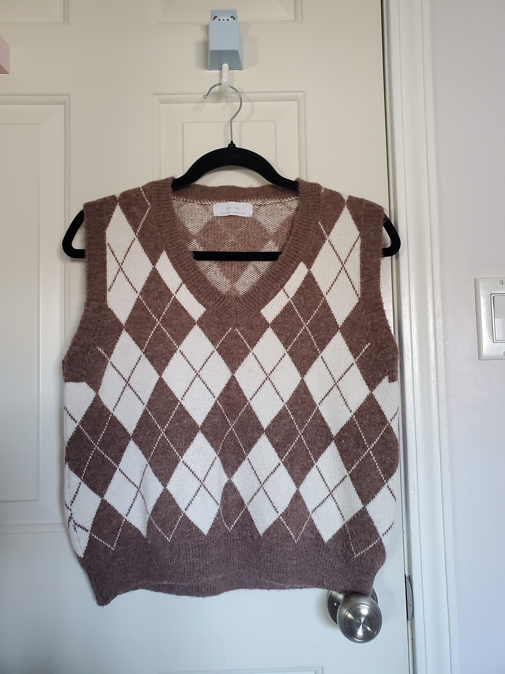 OAK + FORT Brown and White Argyle V-Neck Sweater Vest